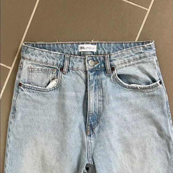 ZARA Light Wash Distressed Jeans - Picture 2 of 5